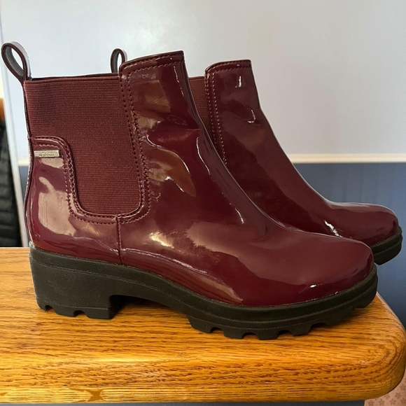 6.5 Rockport Lorraine ll Burgundy Hydro-shield Waterproof Rain Chelsea Boots - Picture 1 of 12